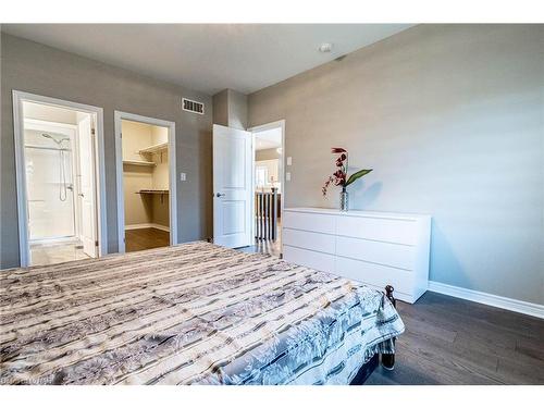 8 Berkshire Drive, St. Catharines, ON - Indoor Photo Showing Bedroom