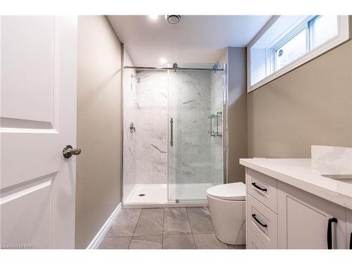 8 Berkshire Drive, St. Catharines, ON - Indoor Photo Showing Bathroom