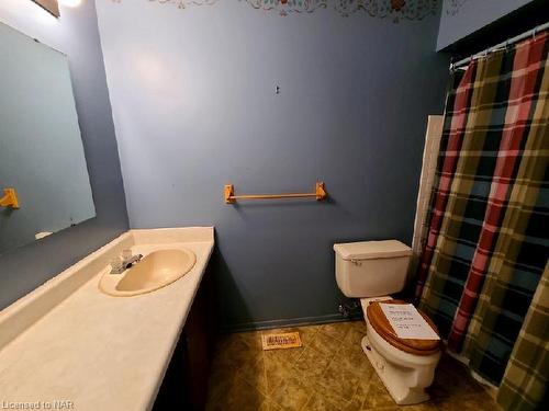 23-122 Lakeshore Road, St. Catharines, ON - Indoor Photo Showing Bathroom