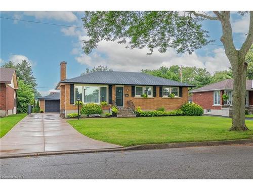 8830 Parliament Avenue, Niagara Falls, ON - Outdoor With Facade