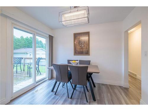 8830 Parliament Avenue, Niagara Falls, ON - Indoor Photo Showing Dining Room