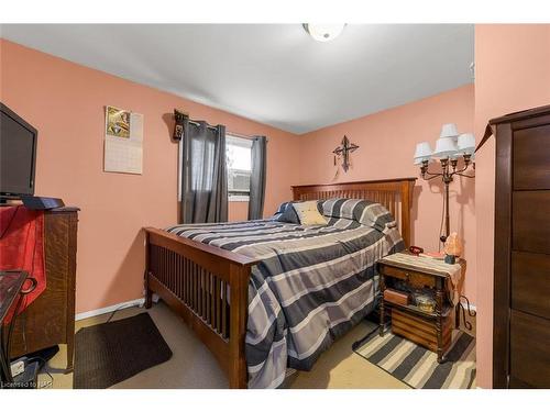 37 Canal Bank Street, Welland, ON - Indoor Photo Showing Bedroom