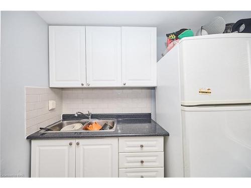 41 Albert Street, Welland, ON - Indoor Photo Showing Kitchen With Double Sink