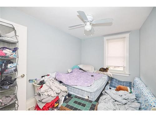 41 Albert Street, Welland, ON - Indoor Photo Showing Bedroom