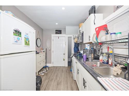 41 Albert Street, Welland, ON - Indoor Photo Showing Kitchen With Double Sink