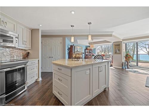 2201-701 Geneva Street, St. Catharines, ON - Indoor Photo Showing Kitchen With Upgraded Kitchen