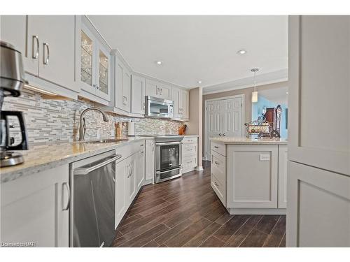 2201-701 Geneva Street, St. Catharines, ON - Indoor Photo Showing Kitchen With Upgraded Kitchen