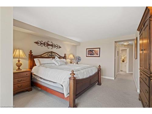 2201-701 Geneva Street, St. Catharines, ON - Indoor Photo Showing Bedroom