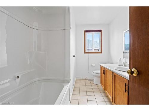 972 Concession Road, Fort Erie, ON - Indoor Photo Showing Bathroom