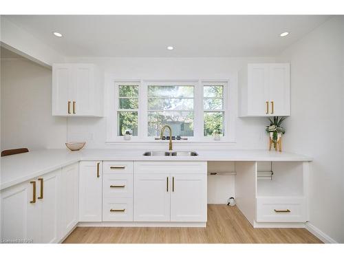 855 Crescent Road, Fort Erie, ON - Indoor Photo Showing Kitchen With Double Sink