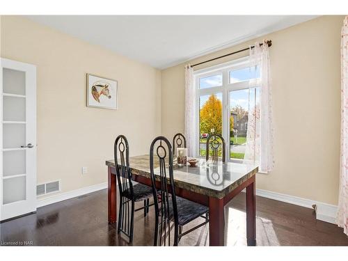 4037 Bush Crescent, Beamsville, ON - Indoor Photo Showing Dining Room