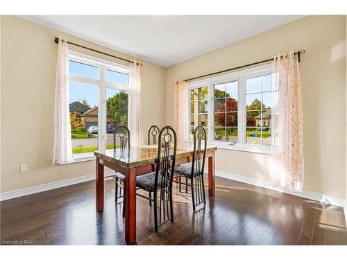 4037 Bush Crescent, Beamsville, ON - Indoor Photo Showing Dining Room