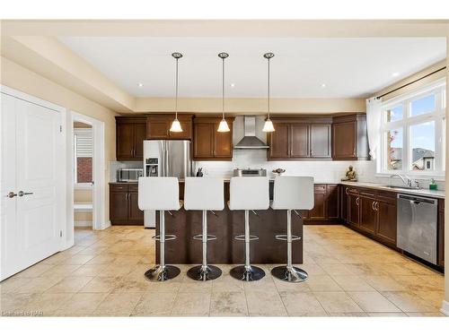 4037 Bush Crescent, Beamsville, ON - Indoor Photo Showing Kitchen