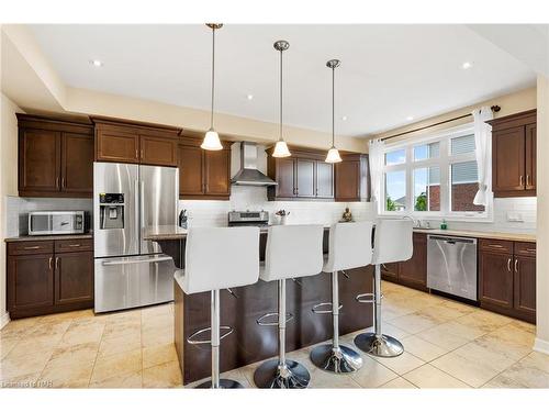 4037 Bush Crescent, Beamsville, ON - Indoor Photo Showing Kitchen With Upgraded Kitchen