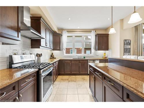 4037 Bush Crescent, Beamsville, ON - Indoor Photo Showing Kitchen