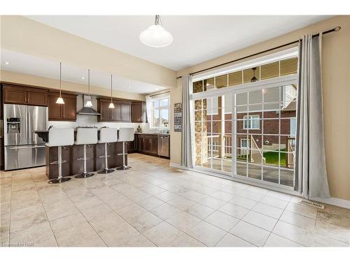 4037 Bush Crescent, Beamsville, ON - Indoor Photo Showing Kitchen