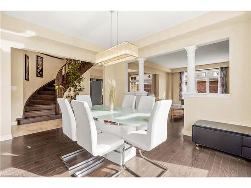 4037 Bush Crescent, Beamsville, ON - Indoor Photo Showing Dining Room