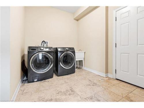 4037 Bush Crescent, Beamsville, ON - Indoor Photo Showing Laundry Room