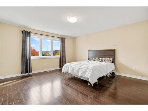 4037 Bush Crescent, Beamsville, ON - Indoor Photo Showing Bedroom