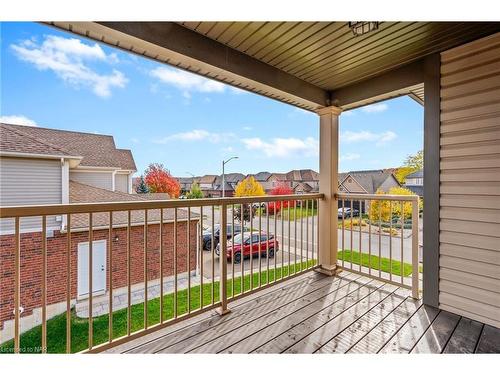 4037 Bush Crescent, Beamsville, ON - Outdoor With Deck Patio Veranda With Exterior