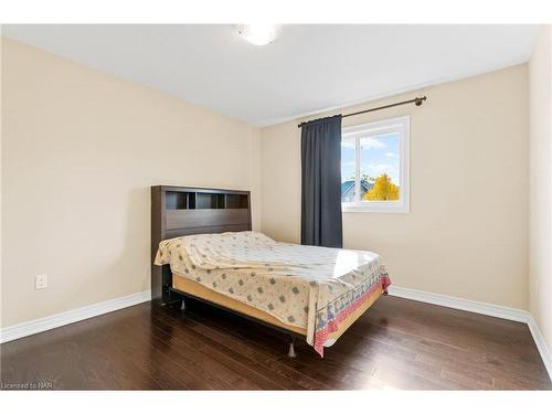 4037 Bush Crescent, Beamsville, ON - Indoor Photo Showing Bedroom