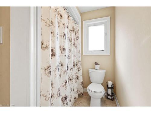 4037 Bush Crescent, Beamsville, ON - Indoor Photo Showing Bathroom