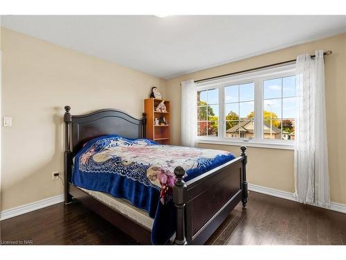 4037 Bush Crescent, Beamsville, ON - Indoor Photo Showing Bedroom