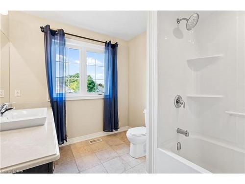 4037 Bush Crescent, Beamsville, ON - Indoor Photo Showing Bathroom