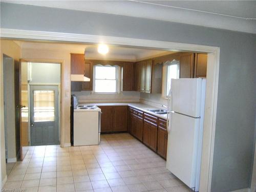 1861 York Road, Niagara-On-The-Lake, ON - Indoor Photo Showing Kitchen With Double Sink