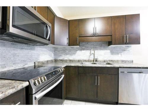 36-340 Prospect Point Road N, Ridgeway, ON - Indoor Photo Showing Kitchen With Upgraded Kitchen