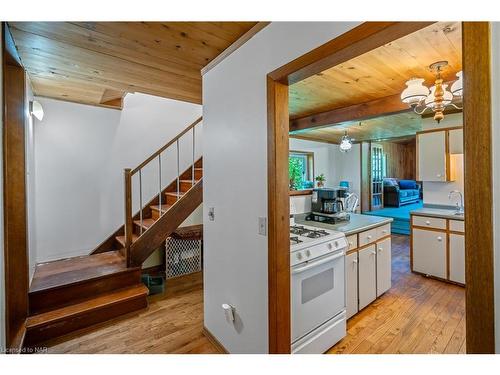 11284 Golf Course Road, Wainfleet, ON - Indoor Photo Showing Kitchen