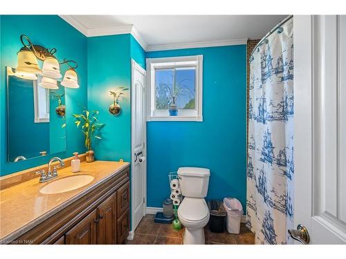 11284 Golf Course Road, Wainfleet, ON - Indoor Photo Showing Bathroom