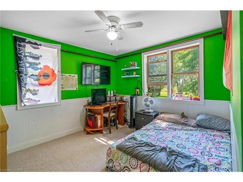 11284 Golf Course Road, Wainfleet, ON - Indoor Photo Showing Bedroom