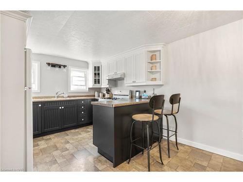 768 Bernard Avenue, Ridgeway, ON - Indoor Photo Showing Kitchen