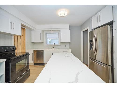 12 Cliff Road, St. Catharines, ON - Indoor Photo Showing Kitchen