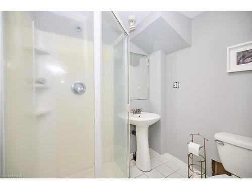 12 Cliff Road, St. Catharines, ON - Indoor Photo Showing Bathroom