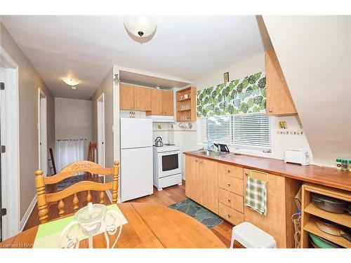 5245 Palmer Avenue, Niagara Falls, ON - Indoor Photo Showing Kitchen