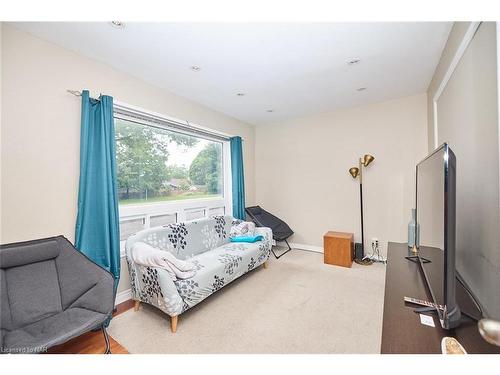 5245 Palmer Avenue, Niagara Falls, ON - Indoor Photo Showing Bedroom