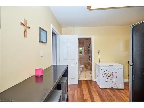 5245 Palmer Avenue, Niagara Falls, ON - Indoor Photo Showing Other Room