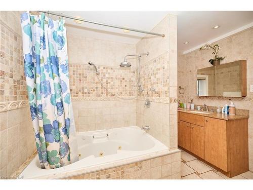 5245 Palmer Avenue, Niagara Falls, ON - Indoor Photo Showing Bathroom