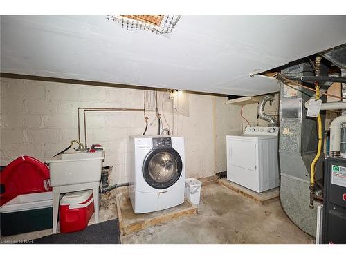 5245 Palmer Avenue, Niagara Falls, ON - Indoor Photo Showing Laundry Room