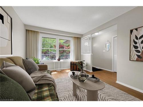 508A Niagara Street, St. Catharines, ON - Indoor Photo Showing Living Room