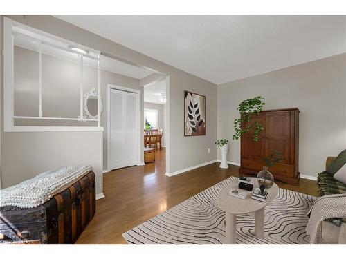 508A Niagara Street, St. Catharines, ON - Indoor Photo Showing Living Room