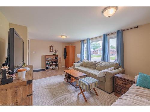 98 Sullivan Avenue, Thorold, ON - Indoor Photo Showing Living Room With Fireplace