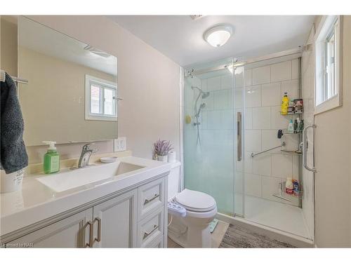 98 Sullivan Avenue, Thorold, ON - Indoor Photo Showing Bathroom