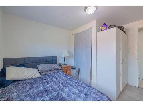 98 Sullivan Avenue, Thorold, ON - Indoor Photo Showing Bedroom