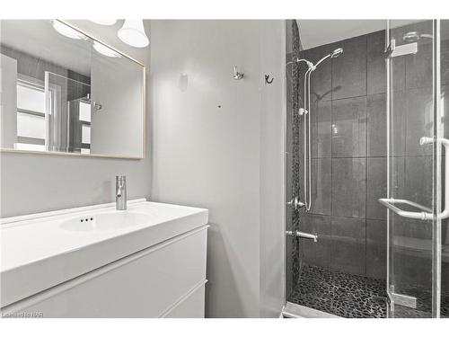 66 Elderwood Drive, St. Catharines, ON - Indoor Photo Showing Bathroom