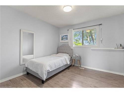 66 Elderwood Drive, St. Catharines, ON - Indoor Photo Showing Bedroom