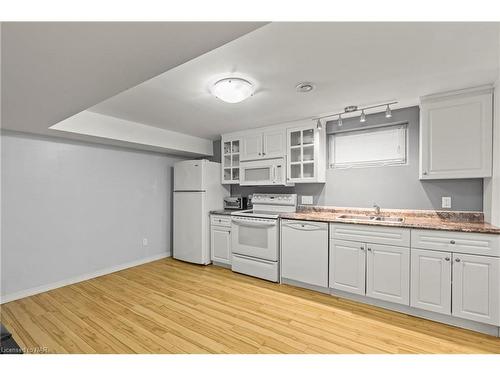 66 Elderwood Drive, St. Catharines, ON - Indoor Photo Showing Kitchen With Double Sink