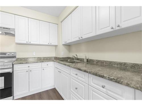 30-286 Cushman Road, St. Catharines, ON - Indoor Photo Showing Kitchen